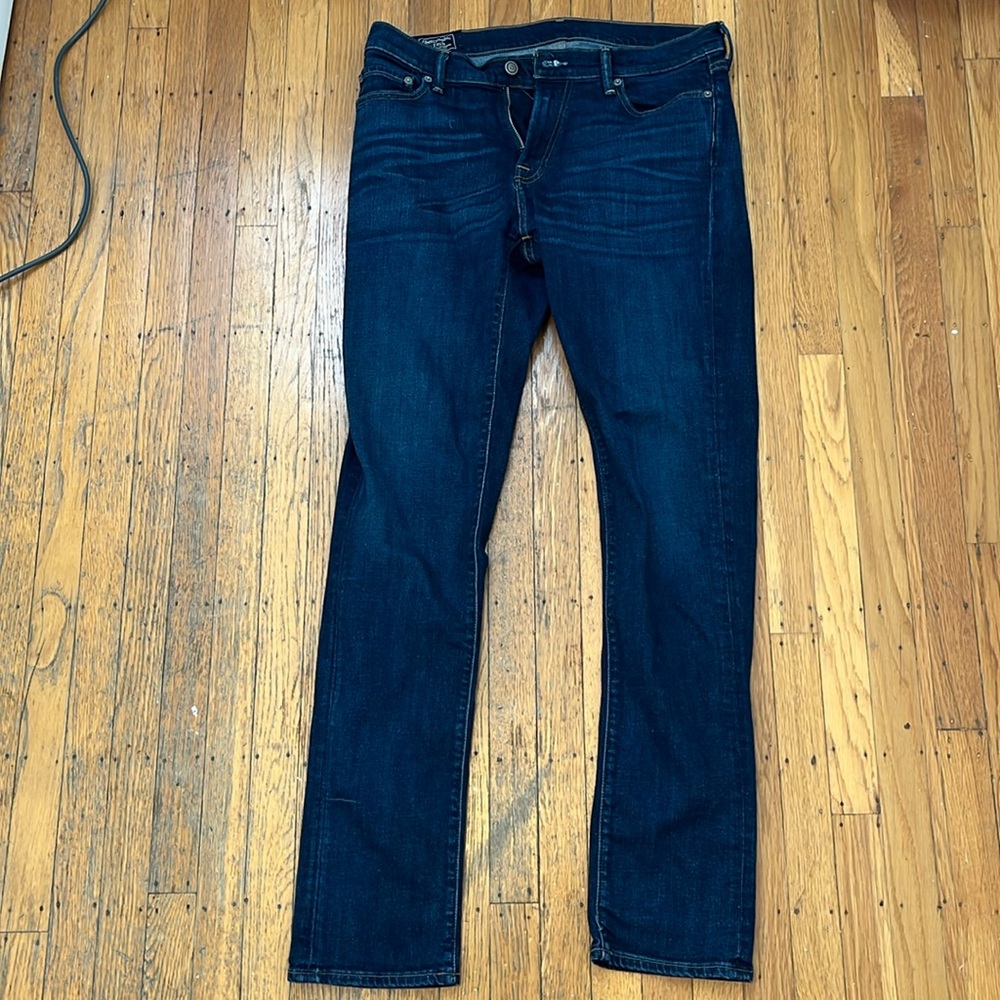 A&F athletic slim jeans 32x34